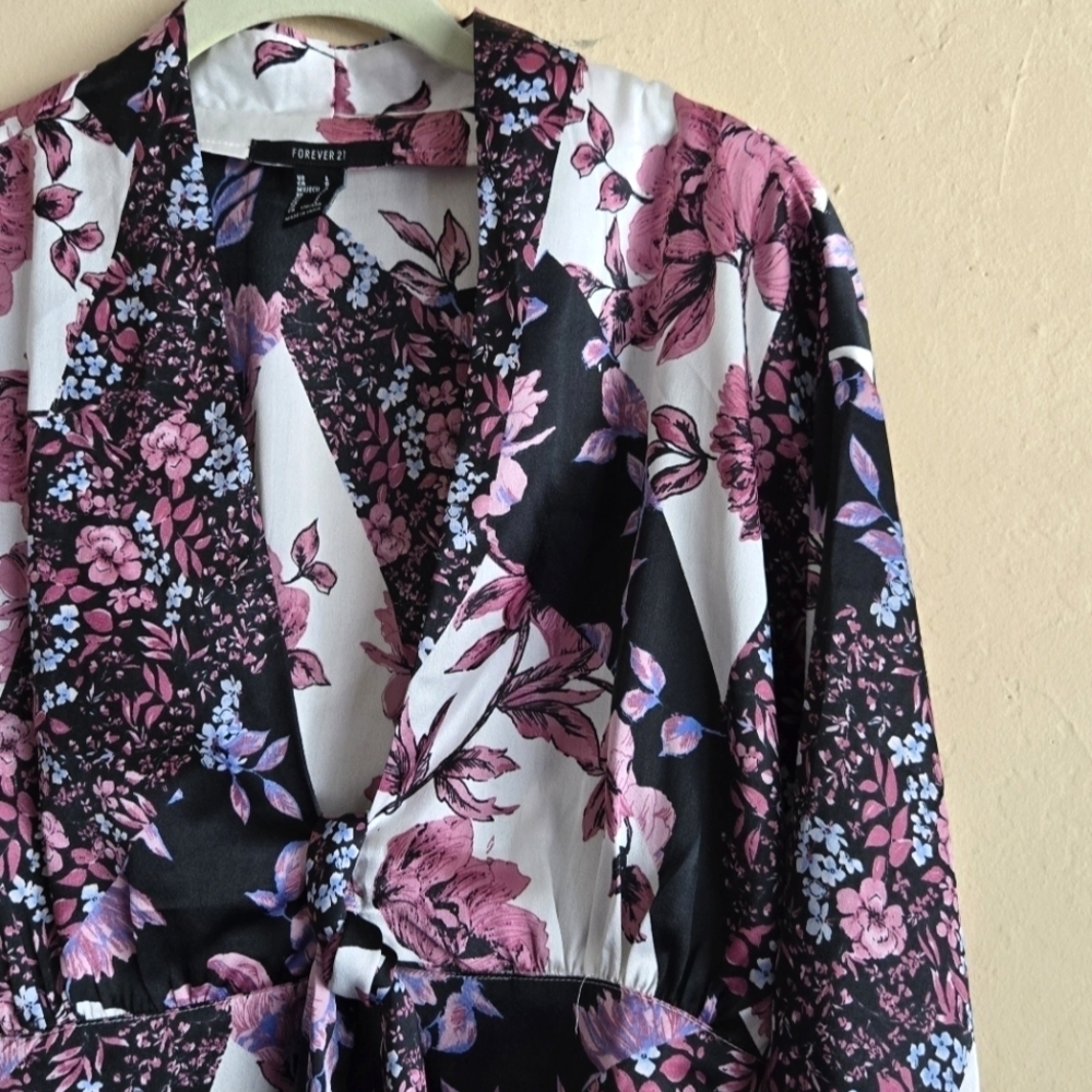 Forever 21 Floral Bell Sleeve Tie Front Cropped Blouse Size Large - Picture 9 of 10